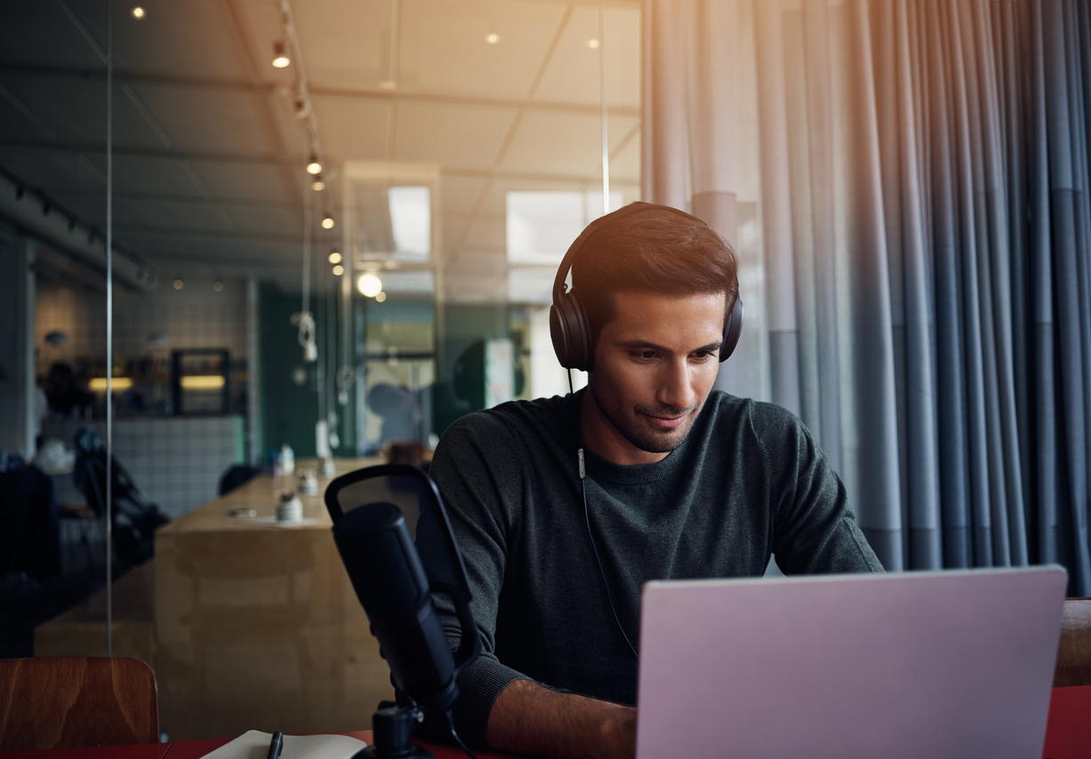 Hoeveel data kost online radio luisteren?